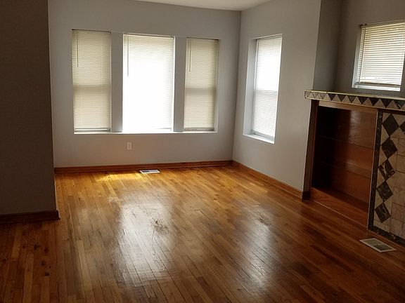 3rd image of 10140 S Saint Lawrence Ave Unit 1
