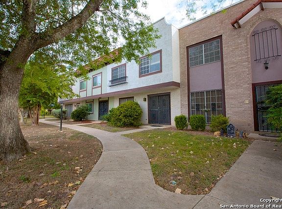 2nd image of 10902 Crown Park Dr