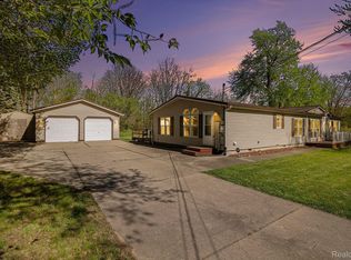 6635 Richard Rd, Lansing, MI 48911