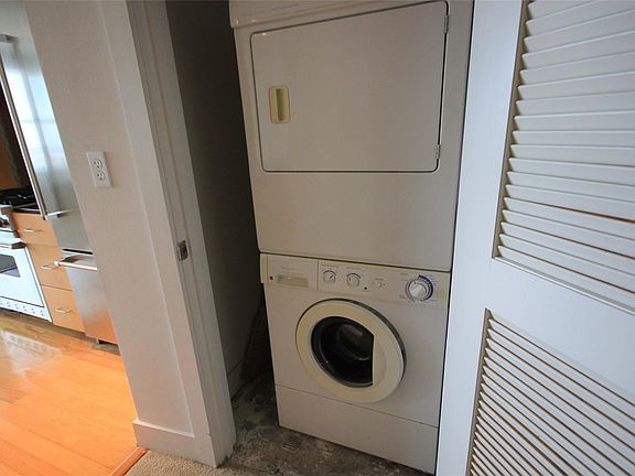 4th image of 1208 E Kennedy Blvd Unit 825