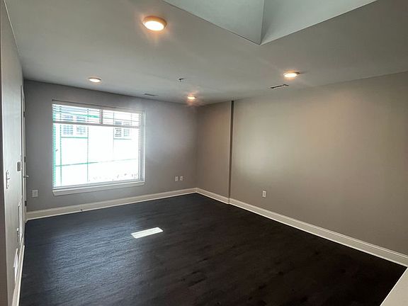 4th image of 215 N Morton St #206