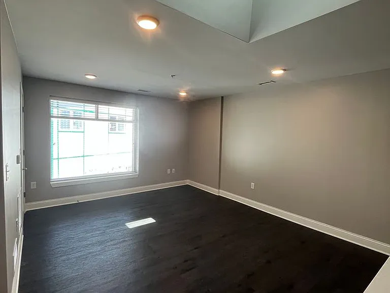 215 N Morton St — Photo 4