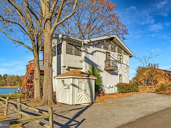 4th image of 962 Main St