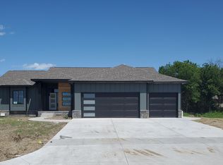 2518 N Emerald Ct, Andover, KS 67002