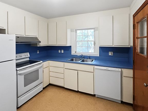 3rd image of 6909 Justice Dr