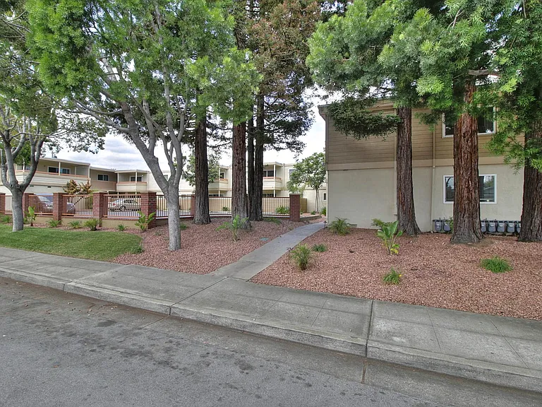 Magnolia Place Apartments — Photo 36