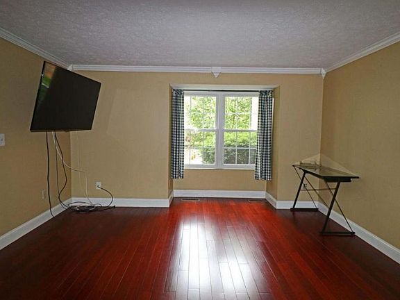 3rd image of 5105 Sansom Ct