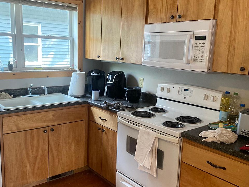 2nd image of 1120 8th St SE