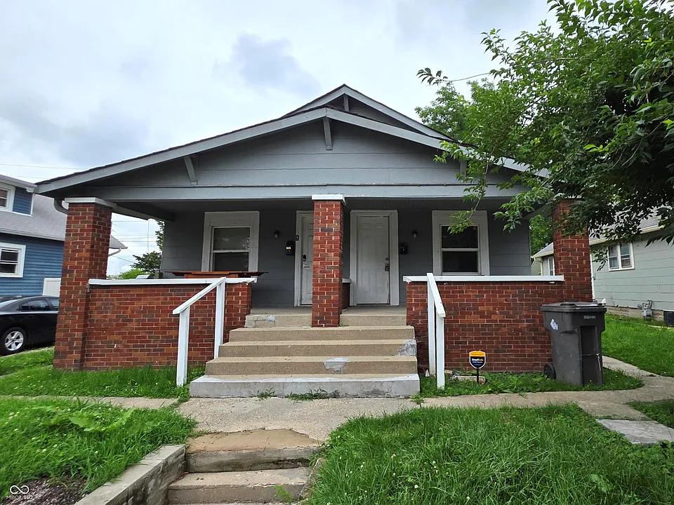 833 N Gladstone Ave