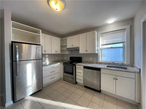 17 Summer St, Westerly, RI 02891