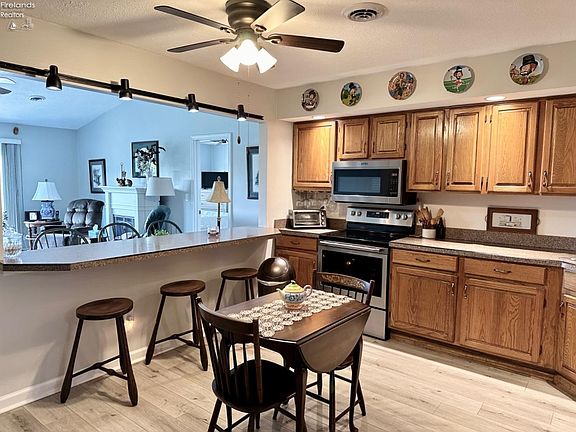 5th image of 4618 Pinewood Dr APT 219