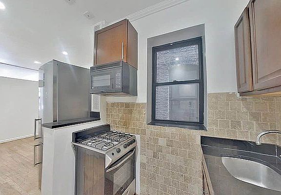4th image of 104 Suffolk St #2A