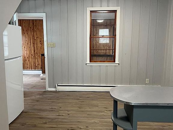 4th image of 40 Frost Pl APT 1