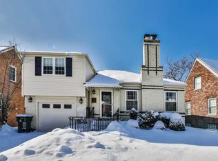 587 Selborne Rd, Riverside, IL 60546