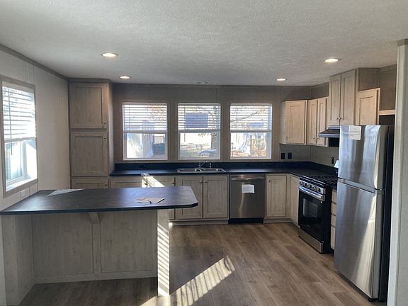 3rd image of 530 Reynolds Dr #6