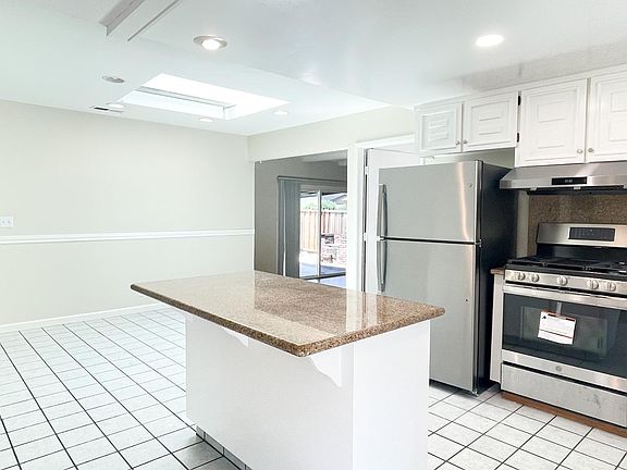 3rd image of 3595 Chaucer Dr