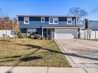 2500 Kayron Ln, Bellmore, NY 11710