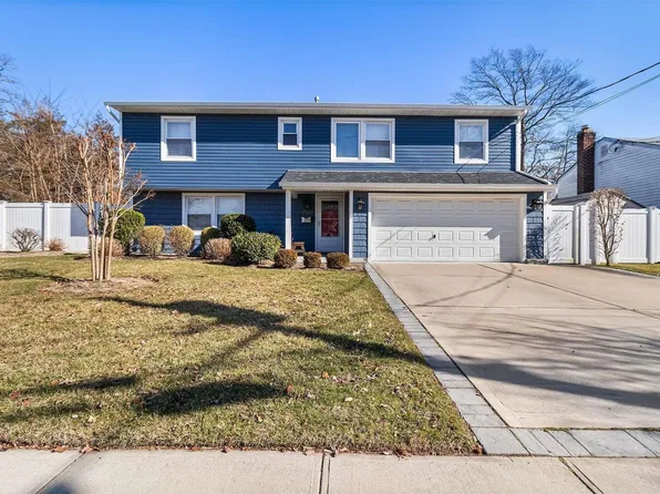 2500 Kayron Lane, North Bellmore, NY 11710