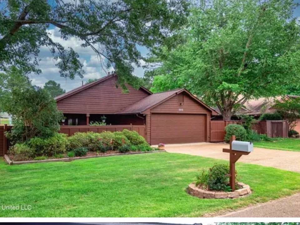 562 S Deerfield Dr