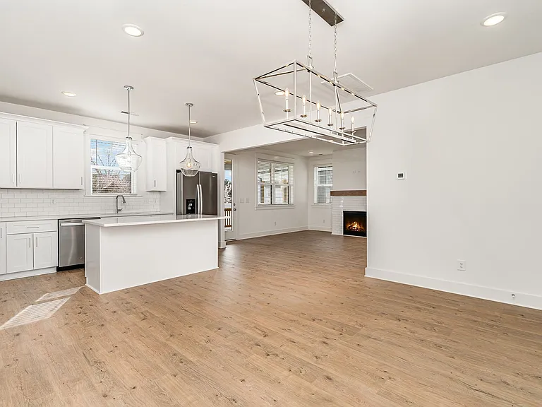 712 Caraway Ln — Photo 4