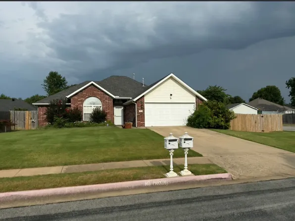 700 Topaz St, Lowell, AR 72745