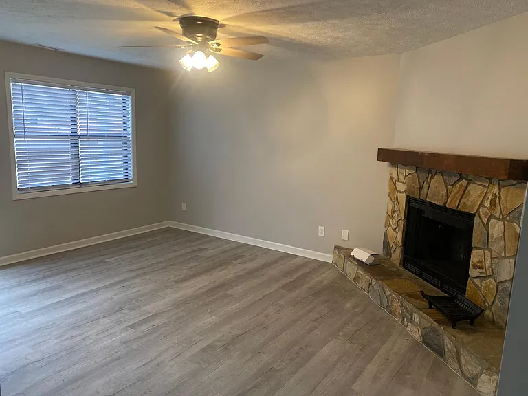 1908 Green Cir — Photo 2