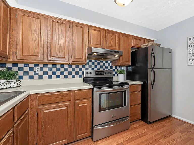 802 Stratford Way #K — Photo 26