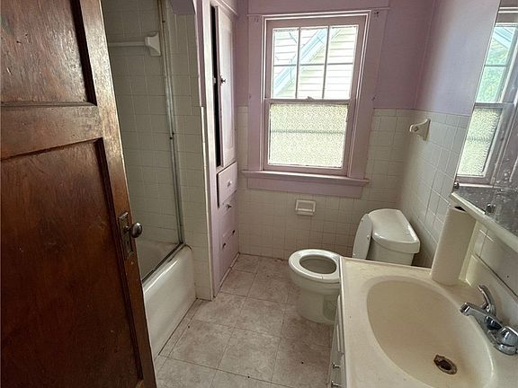 3rd image of 233 Westwood Ave