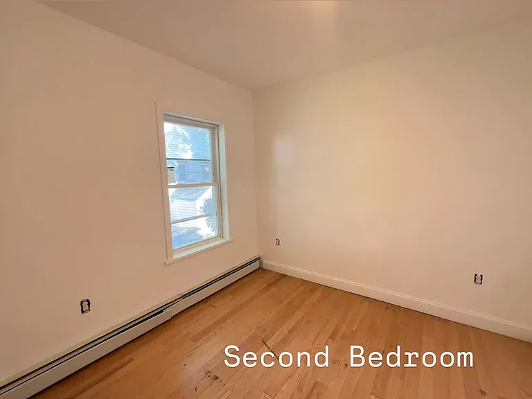 8 Peacevale Rd — Photo 7
