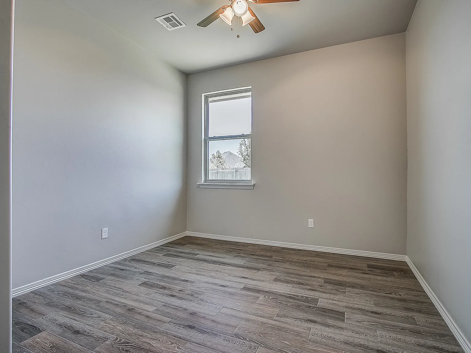 4 bed, 1996 sqft, $2,750 — Photo 4
