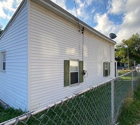 5th image of 4415 Fairhaven Ave