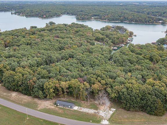 2nd image of 1168 Lake Dr