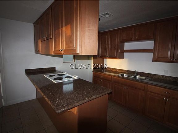 4th image of 3628 Round Lake Dr