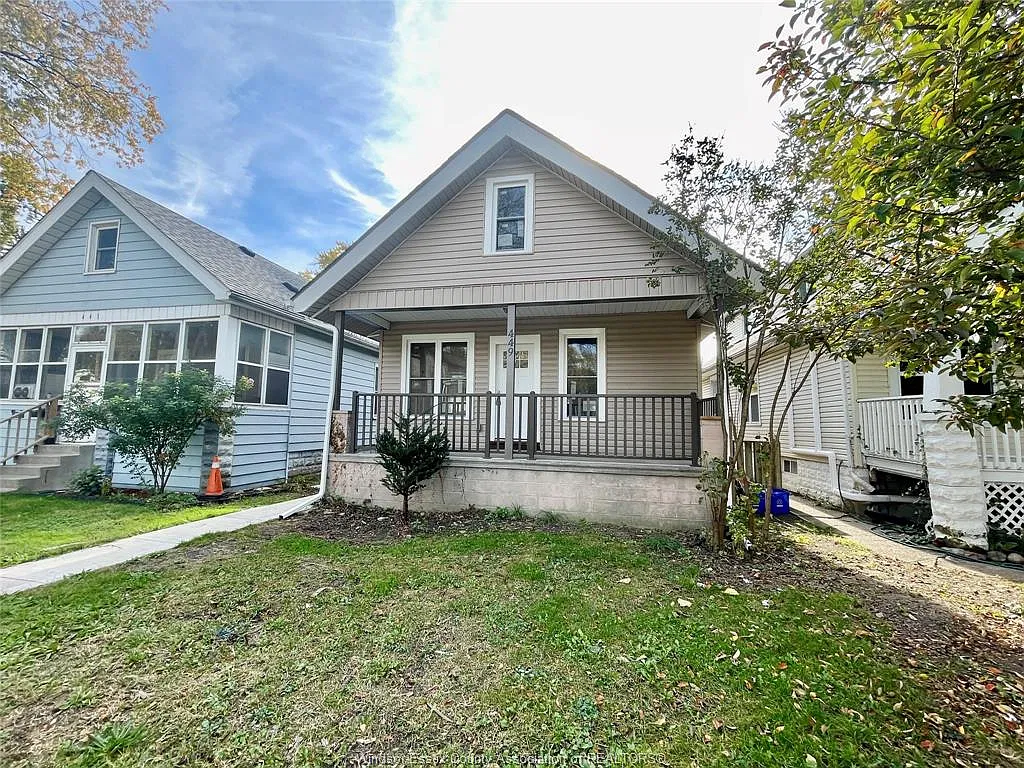 3 bed, $2,024 — Photo 1