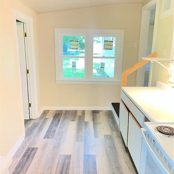 3907 Woodlawn St — Photo 9