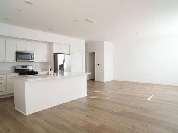 4055 N Casey Ave, Fresno, CA 93723