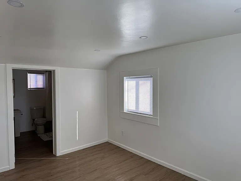 422 S Thor St — Photo 17