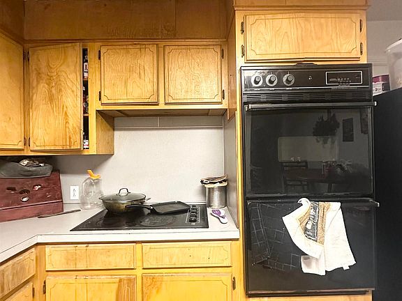 4th image of 11 School St