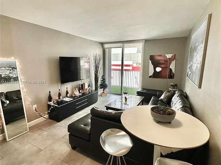 800 N Miami Ave #1406E — Photo 17