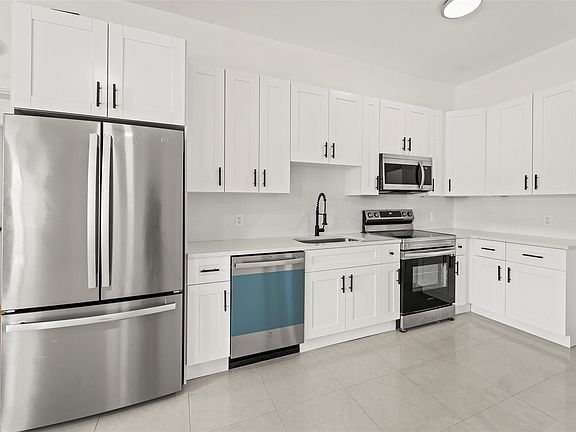 4th image of 1 2635th Ave NE #13