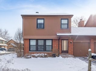 327 Forestway Ln, Wheeling, IL