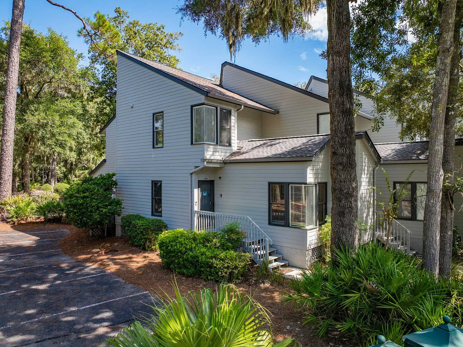 2 bed, 2.0 bath, 1410 sqft, $3,657 — Photo 3