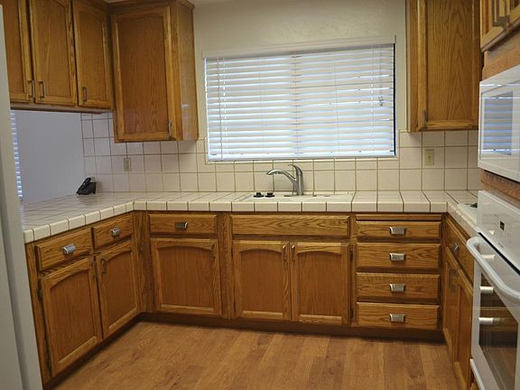 3rd image of 91 Fairview Ct