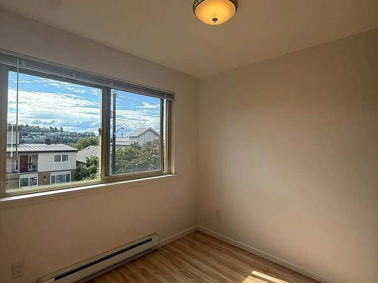 2210 Yale Ave E — Photo 6