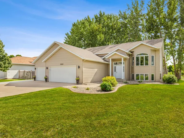 3222 36th Ave S, Fargo, ND 58104
