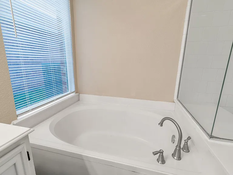 615 Lake Bridge Dr — Photo 38