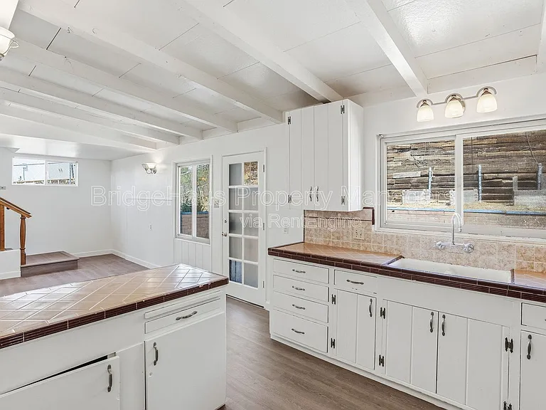 7562 Zemco Dr — Photo 13