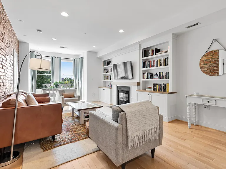 115 New York Ave NW #7 — Photo 1