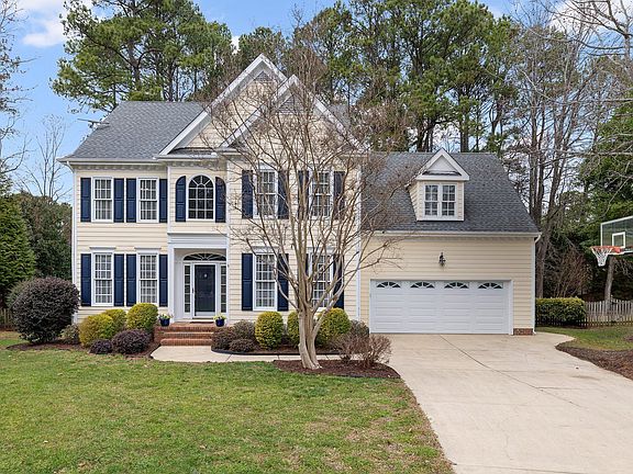 3rd image of 104 Fawley Ct