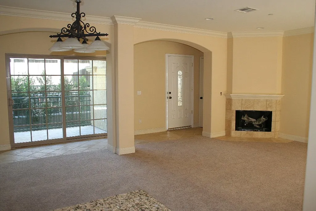 3 bed, 1700 sqft, $3,995 — Photo 2